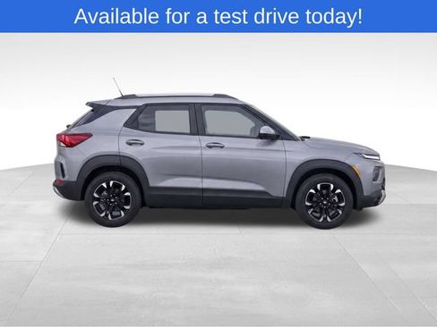 Used 2023 Chevrolet TrailBlazer LT w/ Convenience Package FWD image 3