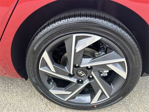 New 2025 Hyundai Elantra SEL image 19