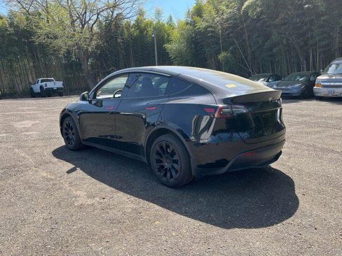 Used 2024 Tesla Model Y Long Range AWD/4WD image 3