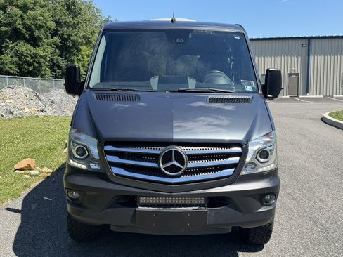 Used 2017 Mercedes-Benz Sprinter 2500 image 4