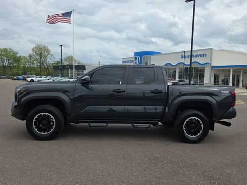 Used 2024 Toyota Tacoma TRD Off-Road image 6