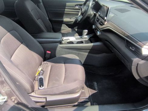 Used 2024 Nissan Altima 2.5 SV FWD image 29