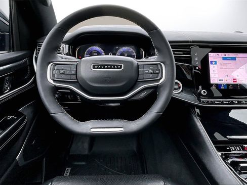 Used 2023 Jeep Wagoneer Base w/ Premium Group I image 11