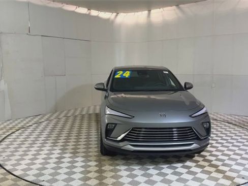 Used 2024 Buick Envista Preferred w/ Convenience I Package image 3