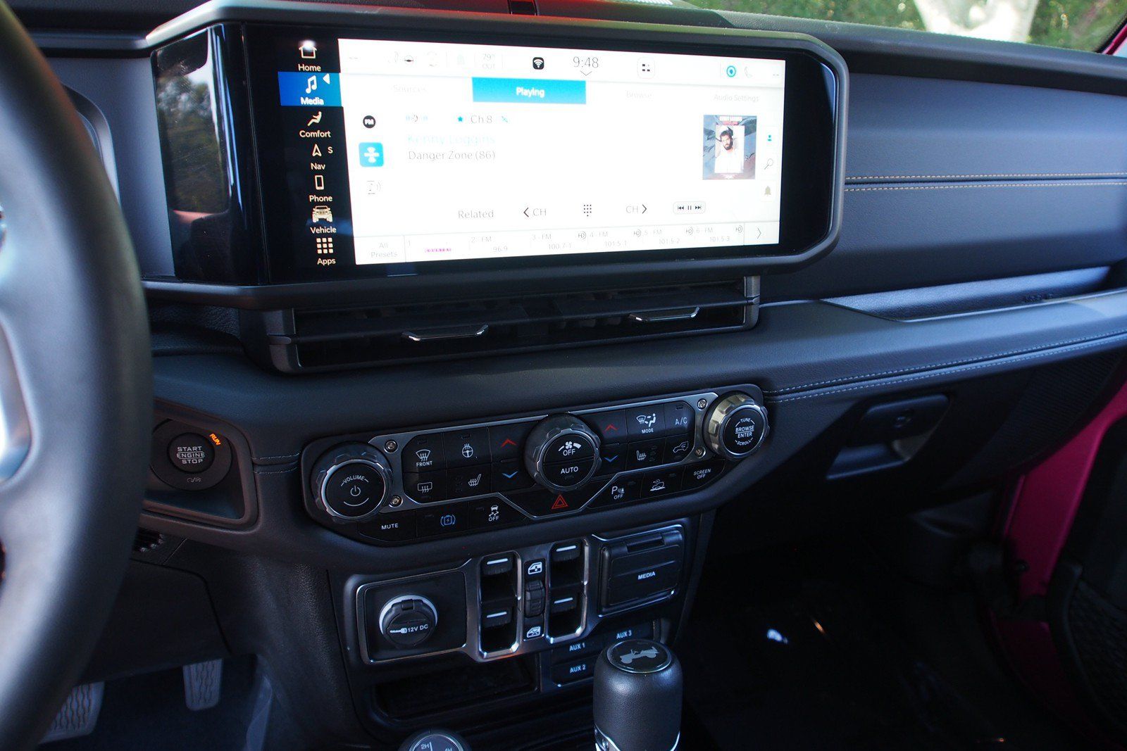Used 2024 Jeep Wrangler Unlimited Sahara w/ Technology Group AWD/4WD image 24