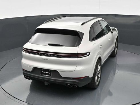 Certified 2025 Porsche Cayenne AWD/4WD image 31