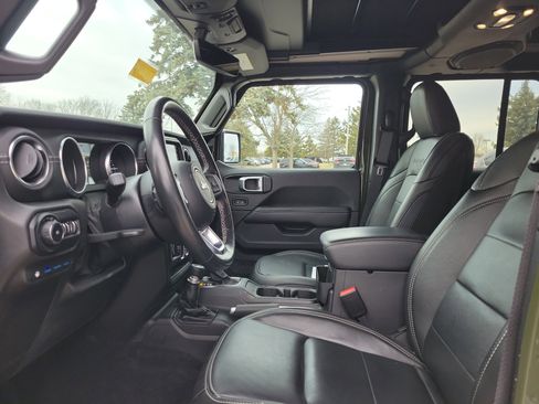 Used 2022 Jeep Wrangler Unlimited Sahara w/ Cold Weather Group image 15