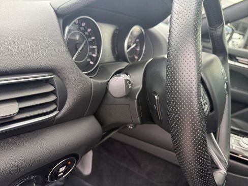 Used 2021 Maserati Levante image 14