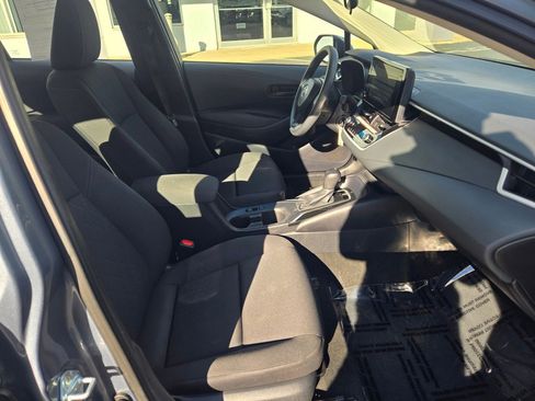 Used 2025 Toyota Corolla LE image 6