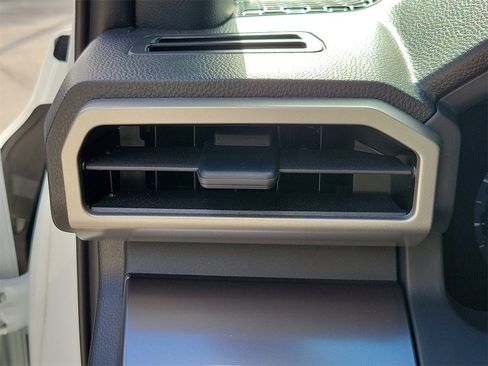 Used 2025 Toyota Tacoma TRD Off-Road image 33