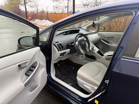 Used 2015 Toyota Prius Three image 9