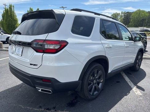 Used 2025 Honda Pilot Sport image 6