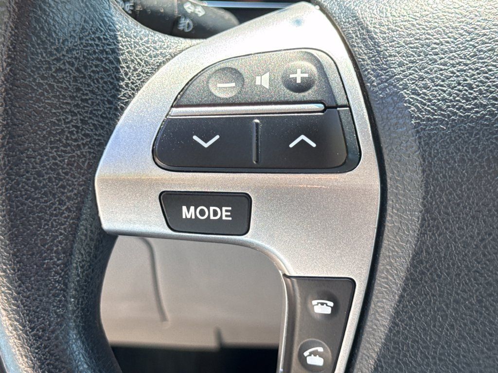 Used 2012 Toyota Highlander 4WD w/ Tech Pkg image 28