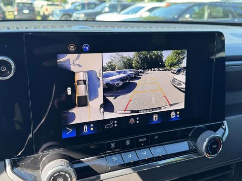 Used 2024 Chevrolet Colorado Trail Boss w/ Technology Package AWD/4WD image 28