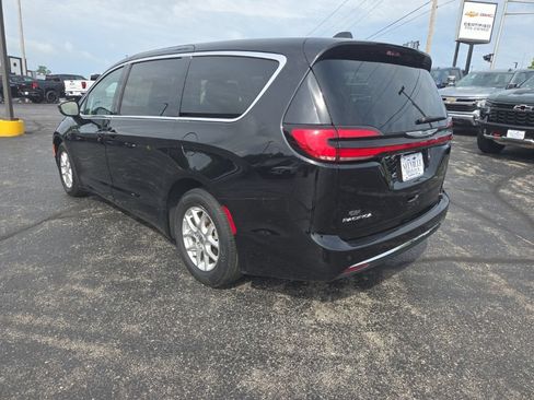 Used 2024 Chrysler Pacifica Touring-L FWD image 6