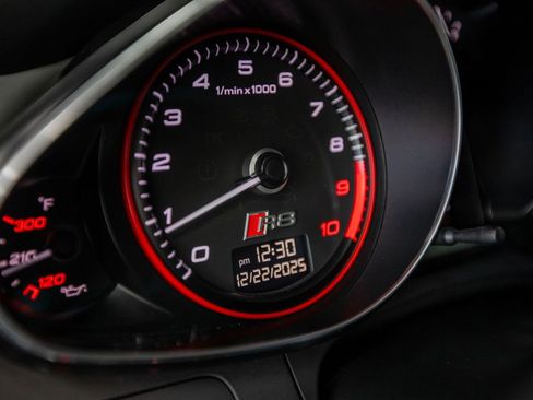 Used 2015 Audi R8 V10 plus w/ Full Leather Package image 25