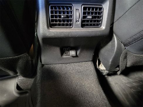 Used 2025 Toyota Camry SE image 7