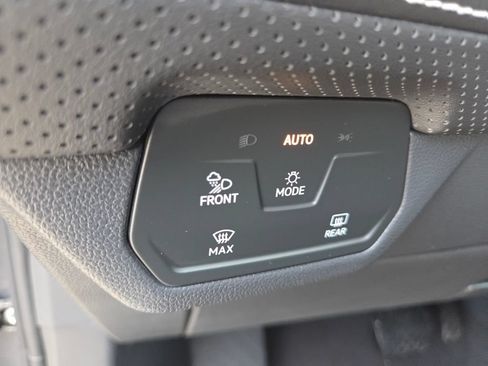 Used 2025 Volkswagen Atlas SE AWD/4WD image 12