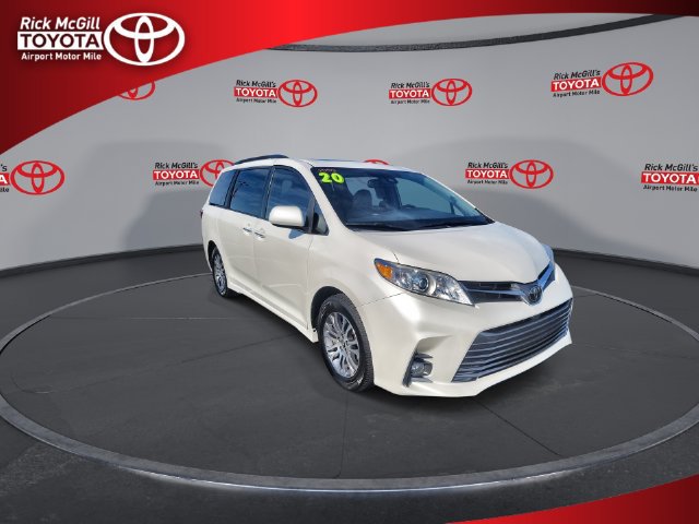 Used 2020 Toyota Sienna XLE w/ XLE Navigation Package FWD image 2