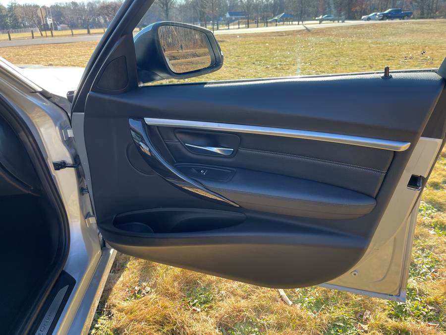 Used 2017 BMW 330e w/ Technology Package RWD image 35