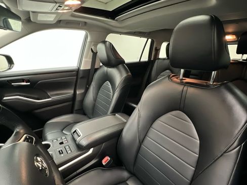 Used 2023 Toyota Highlander XLE image 9