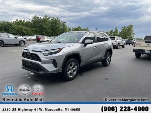 Used 2025 Toyota RAV4 XLE AWD/4WD image 3