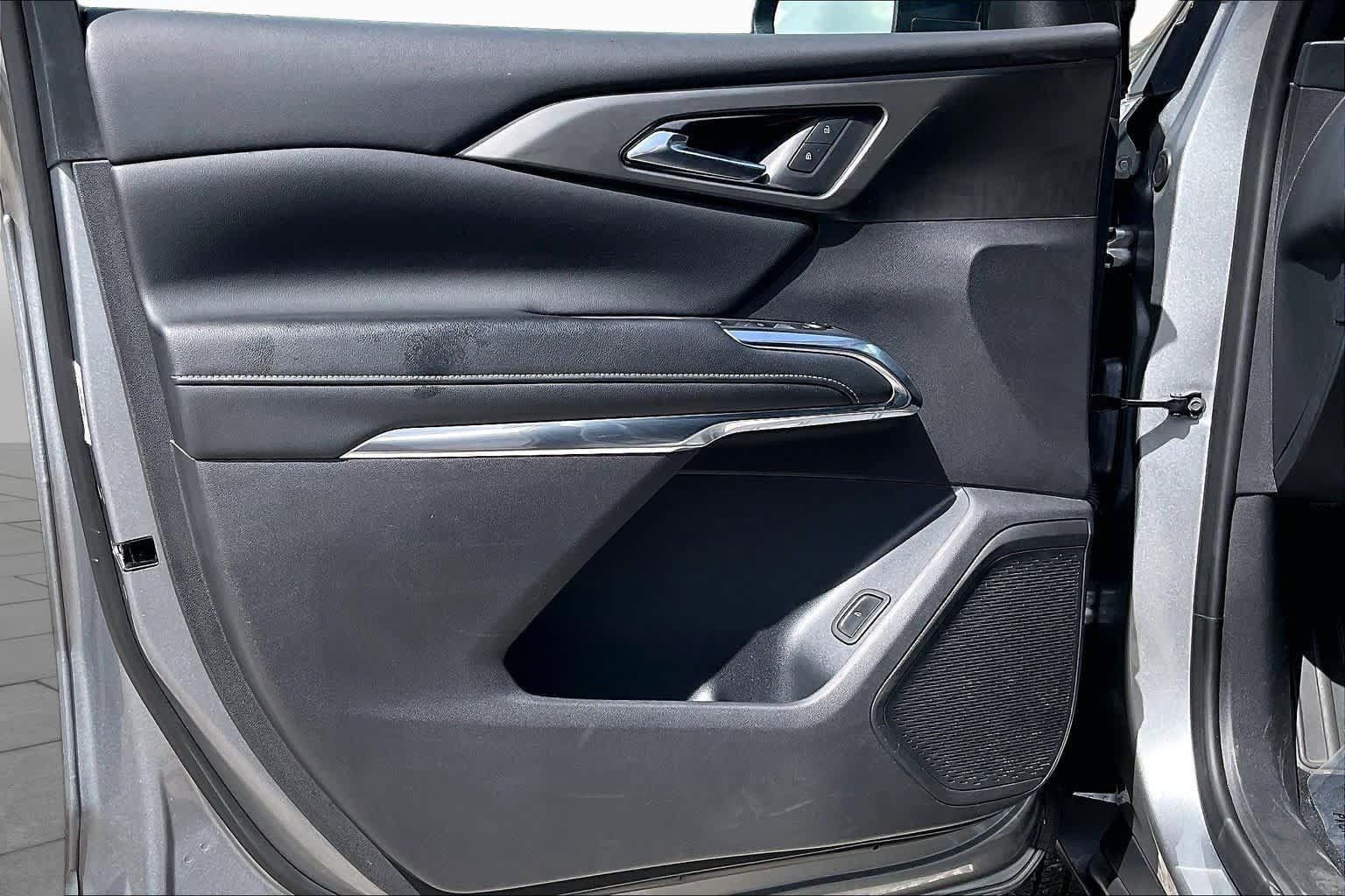 Used 2025 Chevrolet Traverse LT FWD image 22