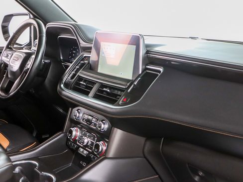 Used 2023 GMC Yukon XL AT4 AWD/4WD image 30