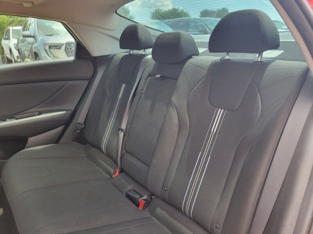 Used 2022 Hyundai Elantra SEL w/ Convenience + Premium Package FWD image 25