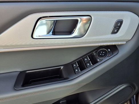New 2026 Ford Explorer Active AWD/4WD image 11
