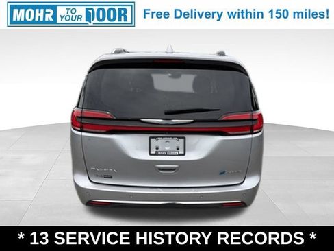 Used 2021 Chrysler Pacifica Touring-L FWD image 4