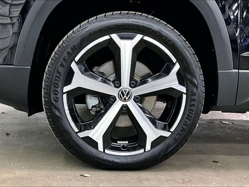 Used 2025 Volkswagen Taos SEL image 12