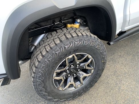 New 2026 Chevrolet Colorado ZR2 w/ Technology Package AWD/4WD image 24