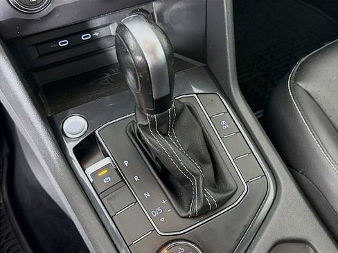 Used 2021 Volkswagen Tiguan SE image 17