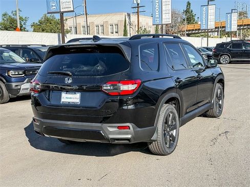 New 2026 Honda Pilot Sport image 5