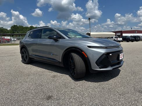 New 2025 Chevrolet Equinox EV RS image 10