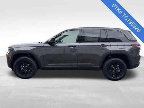 New 2026 Jeep Grand Cherokee Laredo image 4