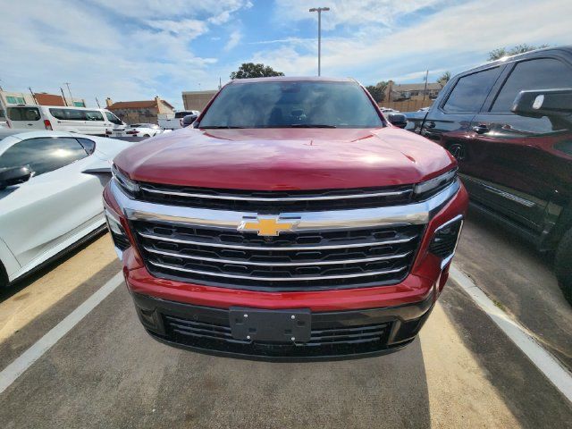 Used 2026 Chevrolet Traverse High Country w/ LPO, Floor Liner Package FWD image 2