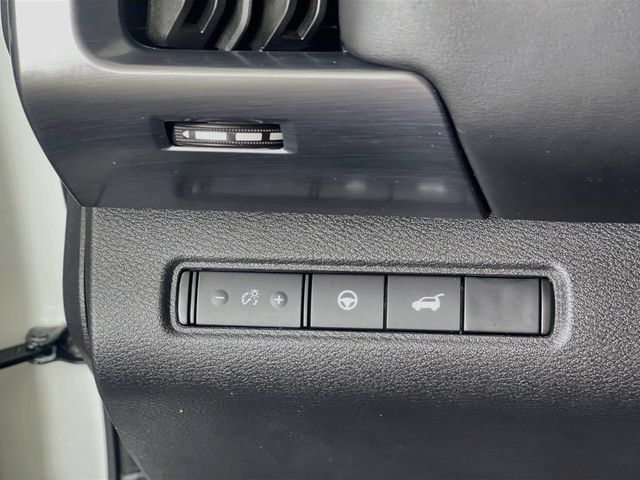 Used 2025 Nissan Pathfinder Rock Creek AWD/4WD image 11