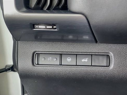 Used 2025 Nissan Pathfinder Rock Creek AWD/4WD image 11