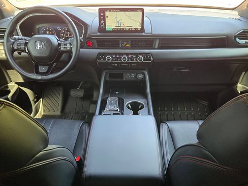 Used 2025 Honda Pilot Black Edition image 16