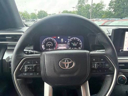 Used 2025 Toyota Tacoma TRD Off-Road AWD/4WD image 25