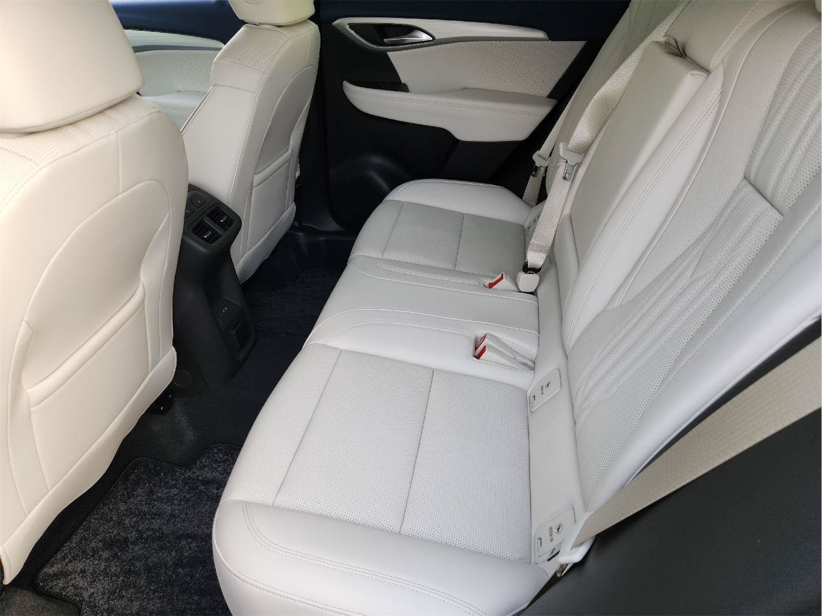 Used 2024 Buick Envision Avenir AWD/4WD image 27