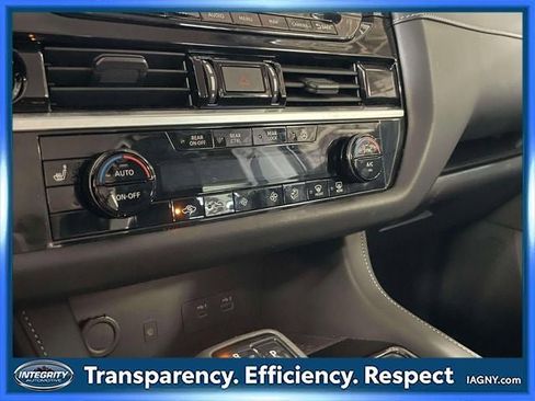 Used 2025 Nissan Pathfinder SL AWD/4WD image 30