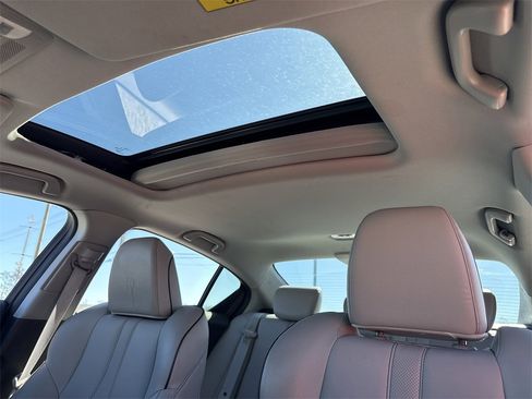 Used 2019 Acura ILX w/ Technology Package image 4