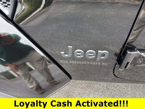 New 2025 Jeep Gladiator Sport image 25