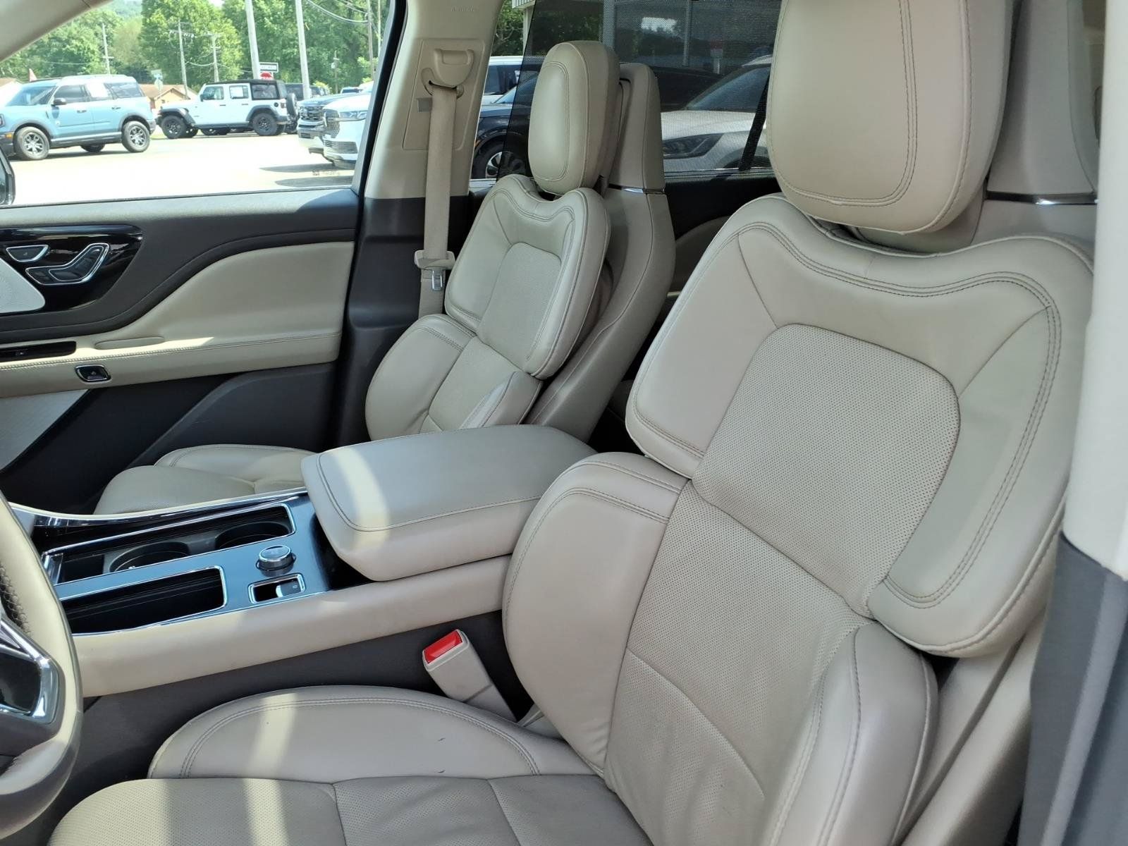 Used 2020 Lincoln Aviator Grand Touring w/ Equipment Group 302A AWD/4WD image 5
