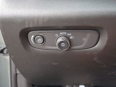 Used 2023 Chevrolet Traverse LT image 25