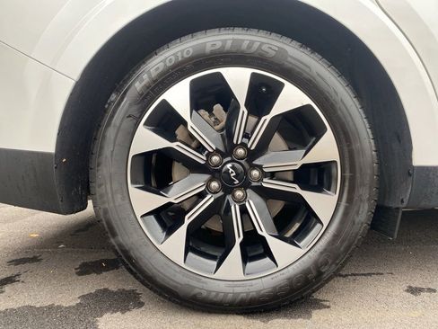 Certified 2023 Kia Carnival EX image 37