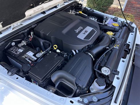 Used 2017 Jeep Wrangler Unlimited Sahara image 53